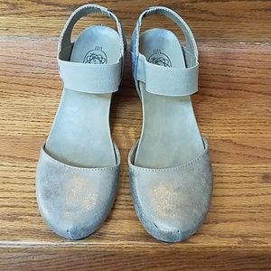 Hokus Pokus low wedges